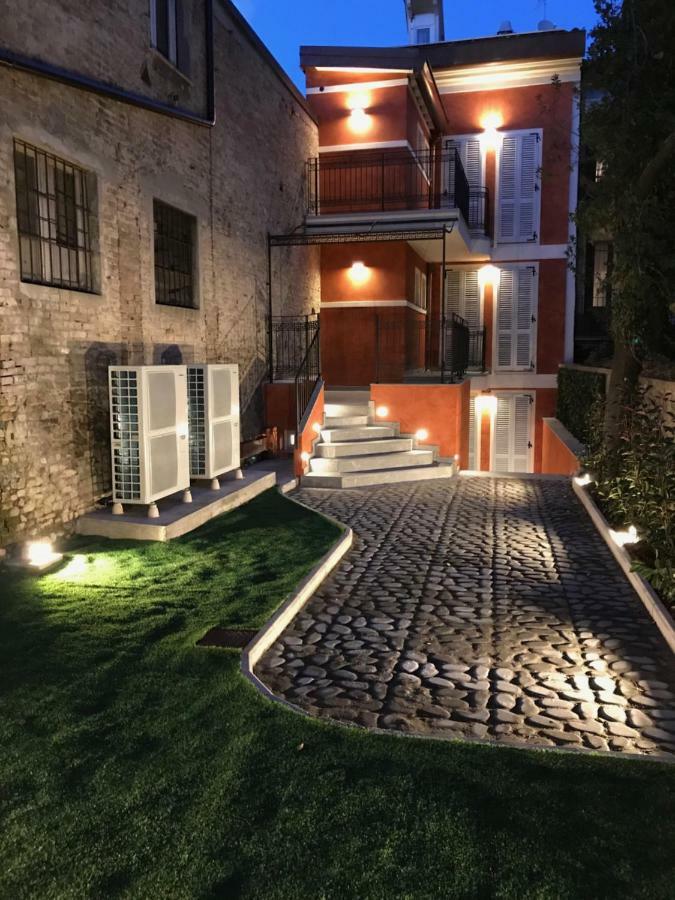 Palazzo Domanto Apartments Парма Экстерьер фото